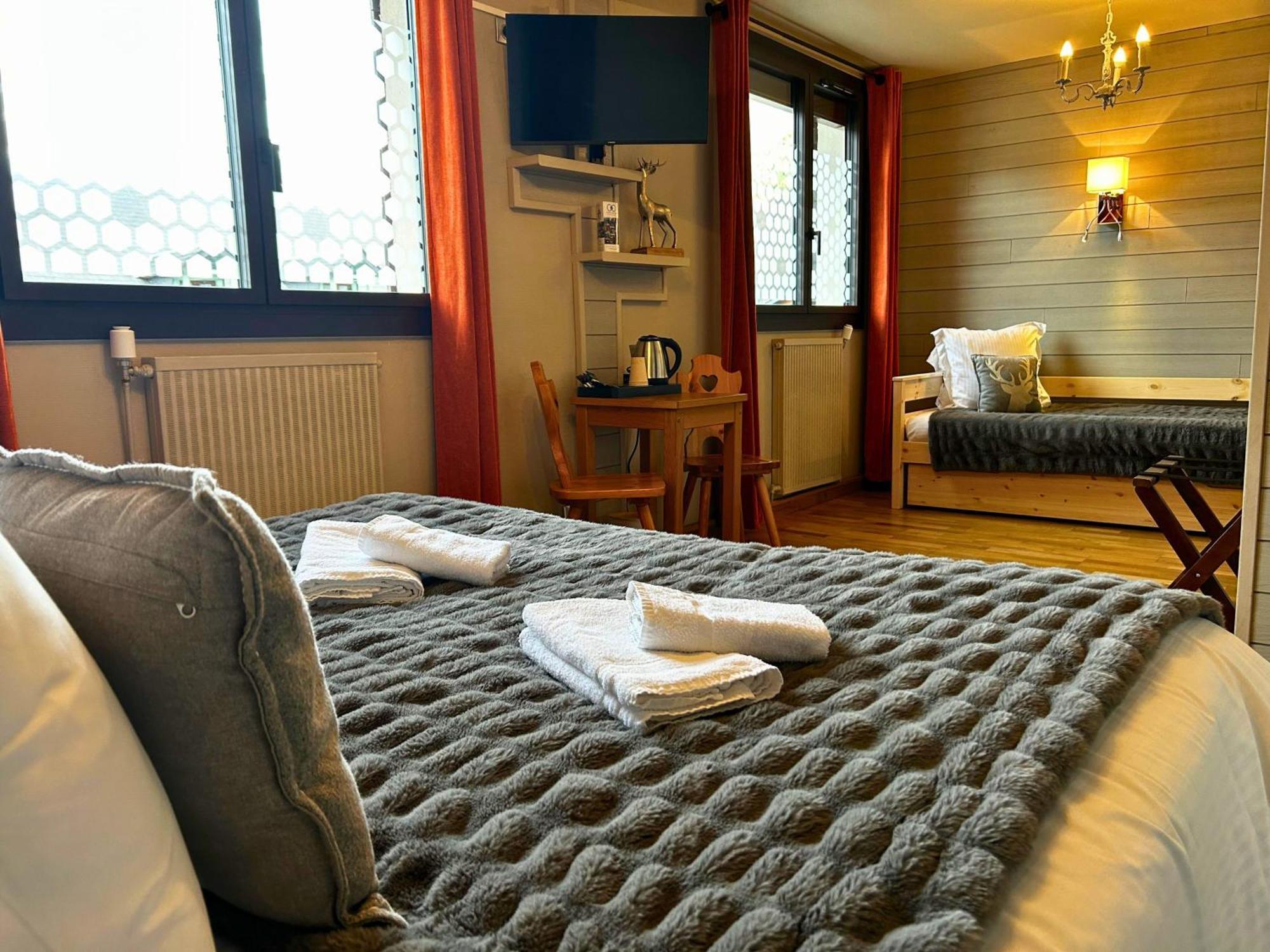 Hotel La Rencluse Saint-Mamet Экстерьер фото